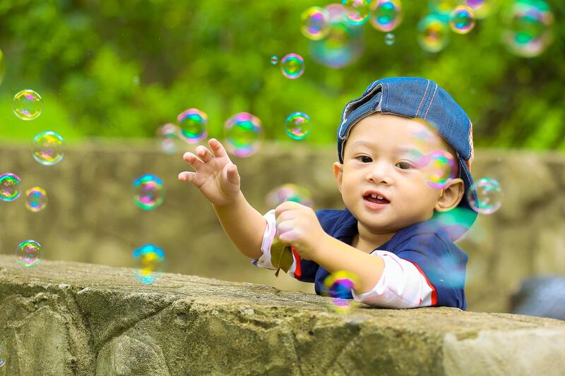 medium_flying+bubbles+have-fun-gb41e1772b_1920